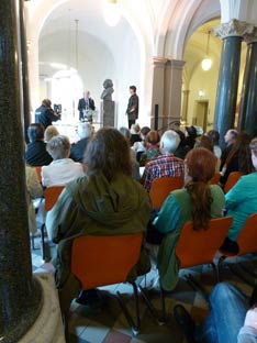 Vernissage im Foyer des Rathauses Wiesbaden